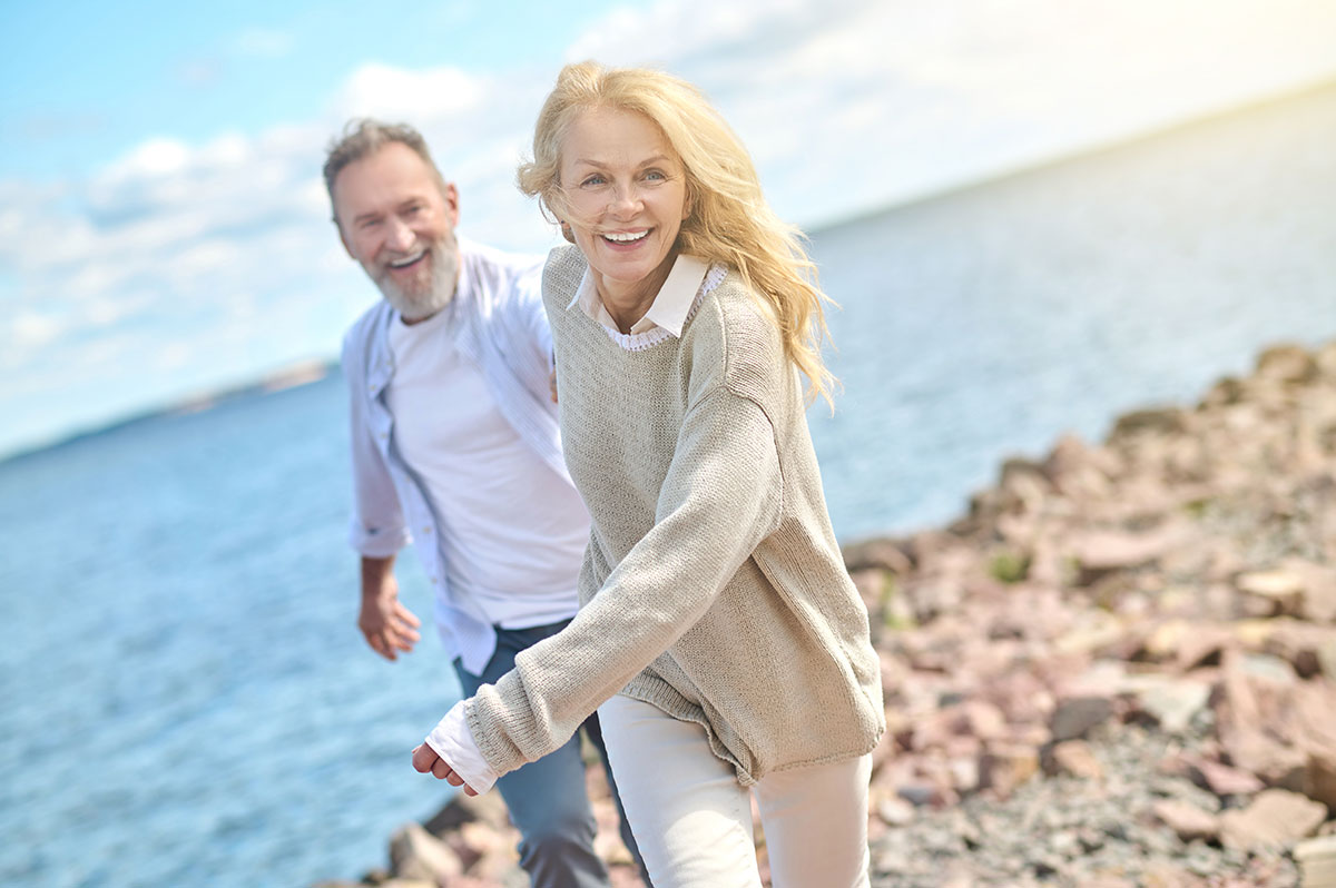 energetic-pretty-woman-man-running-near-sea